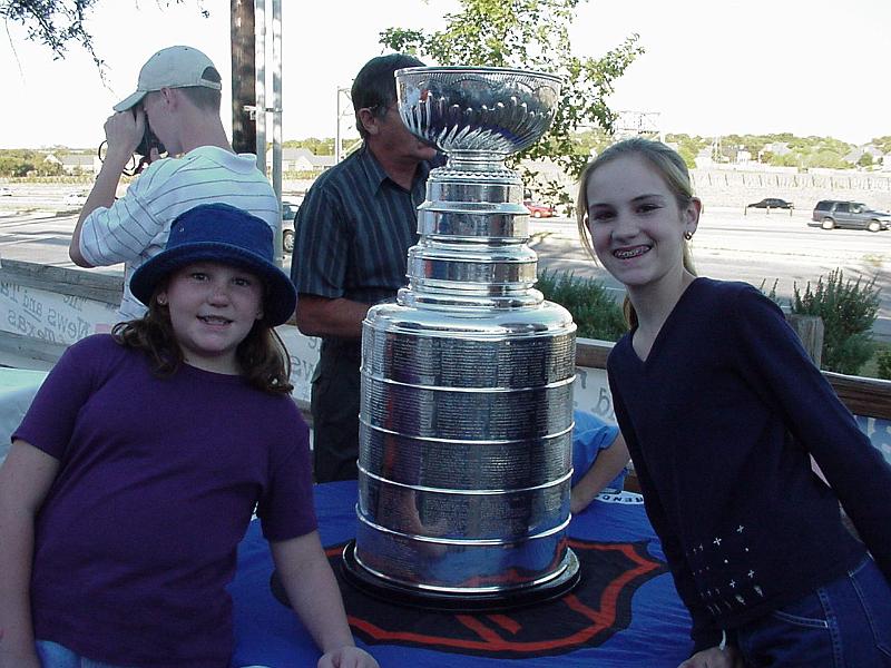 Stephanie and Gretchen with the Stanley Cup Horizonal.JPG - 1999 - Railhead BBQ, Grapevine, TX - Stephanie & Gretchen with Dallas Stars' Stanley Cup